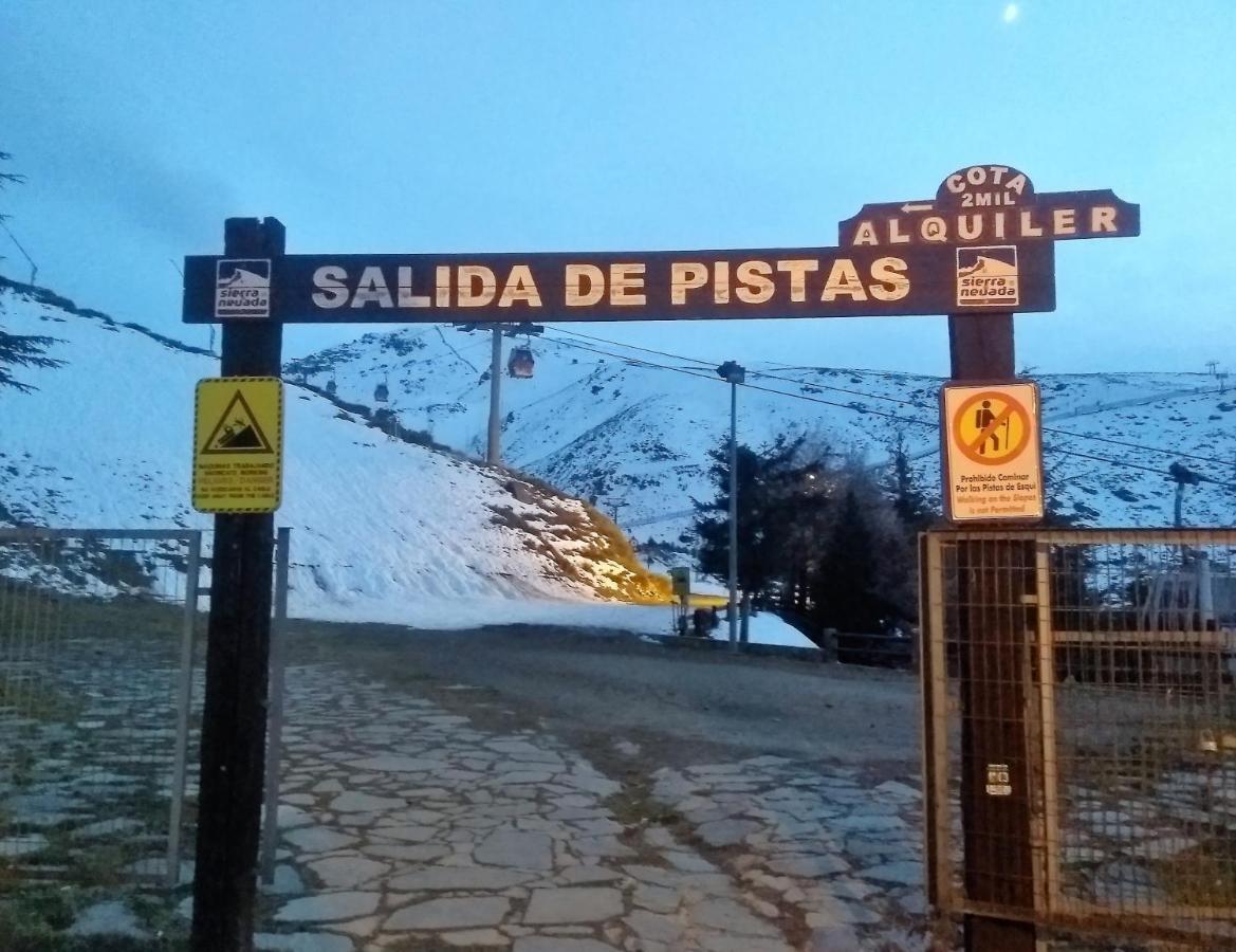 סיירה נבדה Todosierranevada Zona Baja -Plaza Principal-Junto A Los Telecabinas מראה חיצוני תמונה